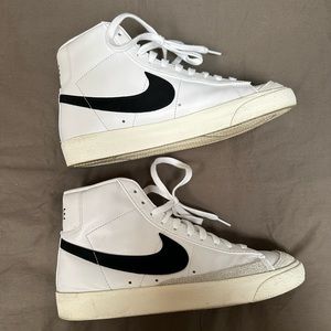 Nike White/black blazers